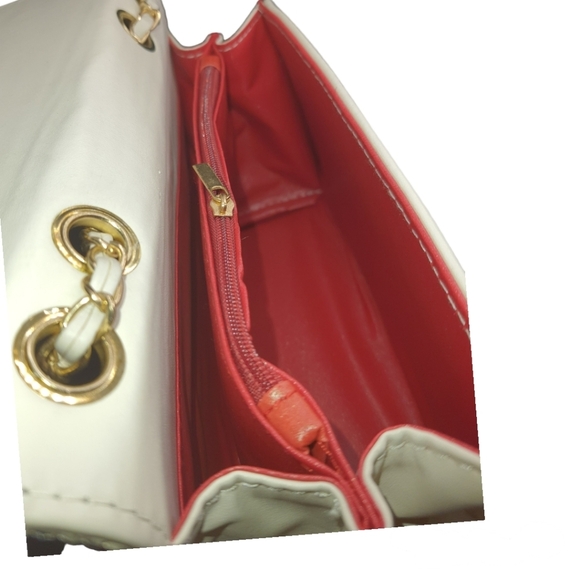 White Chevron Quilted Handbag Gold Tone Hardware - Picture 6 of 7